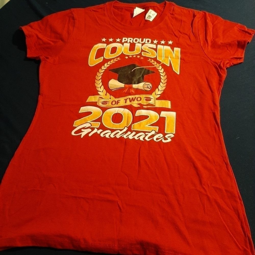 NWT Med PROUD COUSIN 2 2021 GRADUATES T-Shirt